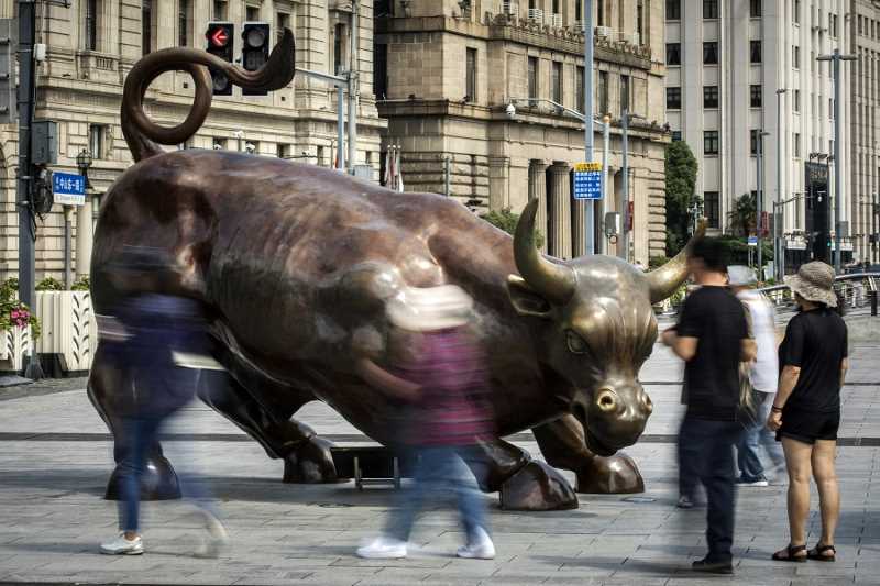 Bull statue in Shanghai